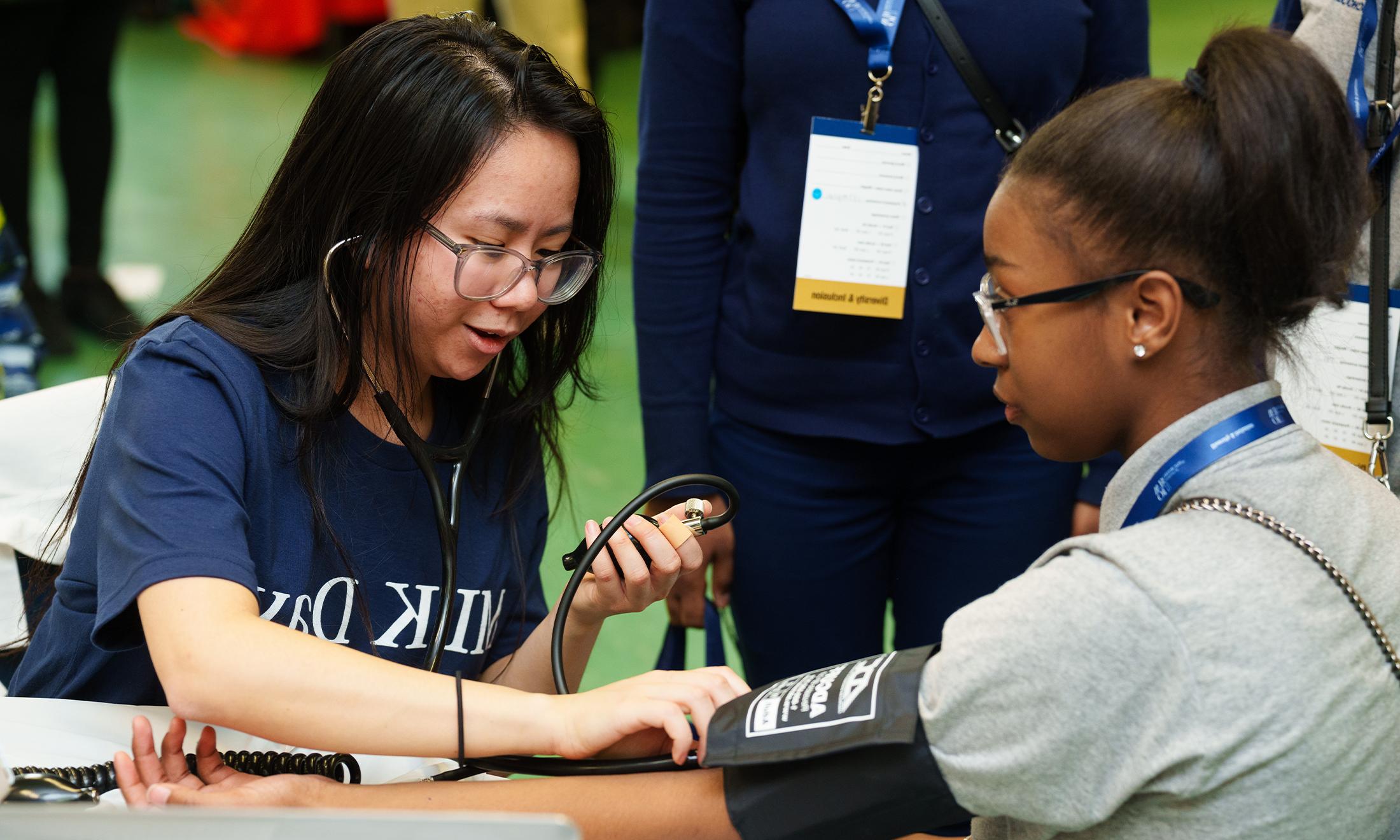 An image of an OUWB medical student and student from Chandler Park